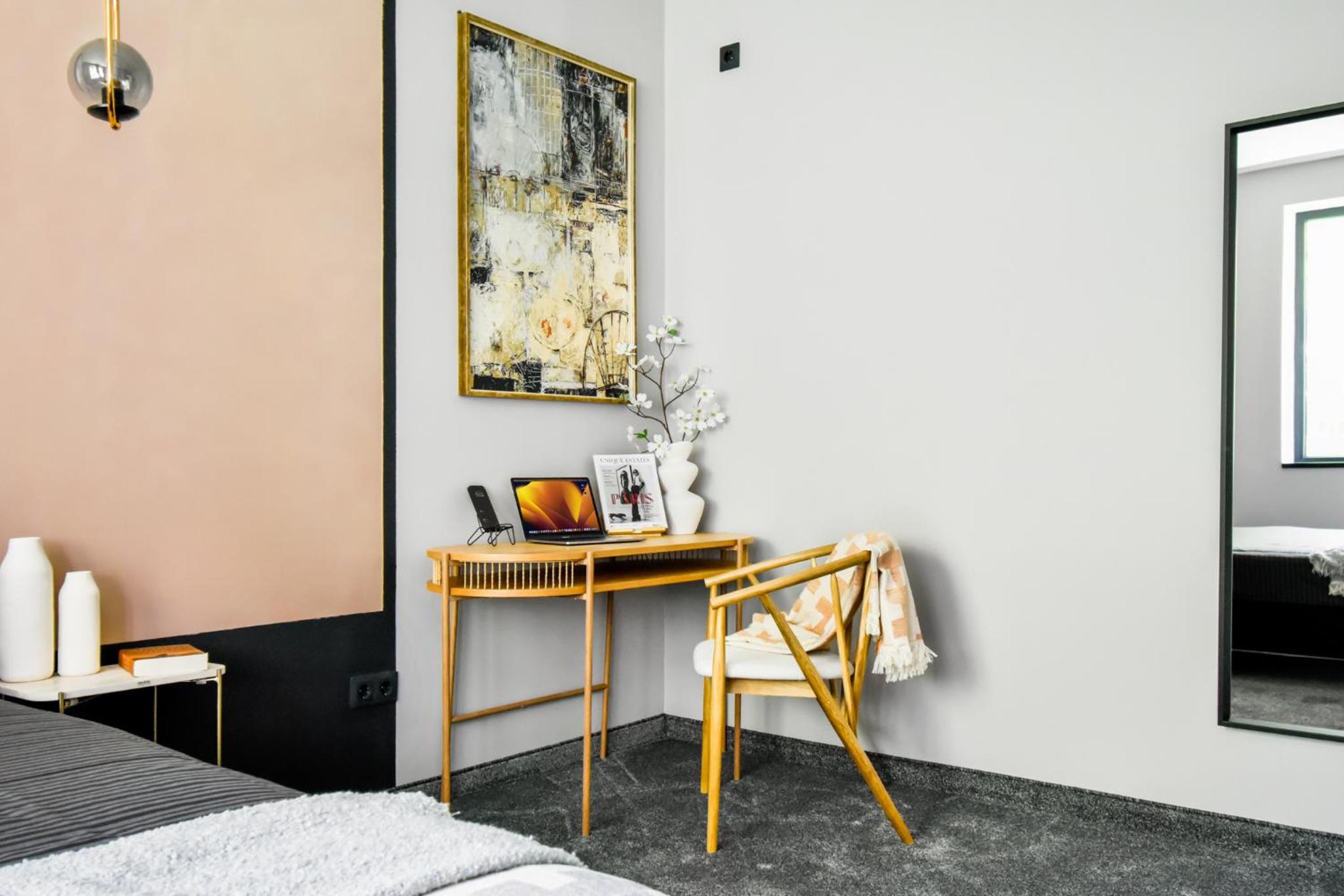 Duplex - Main Street Area - AC - Netflix - Desk