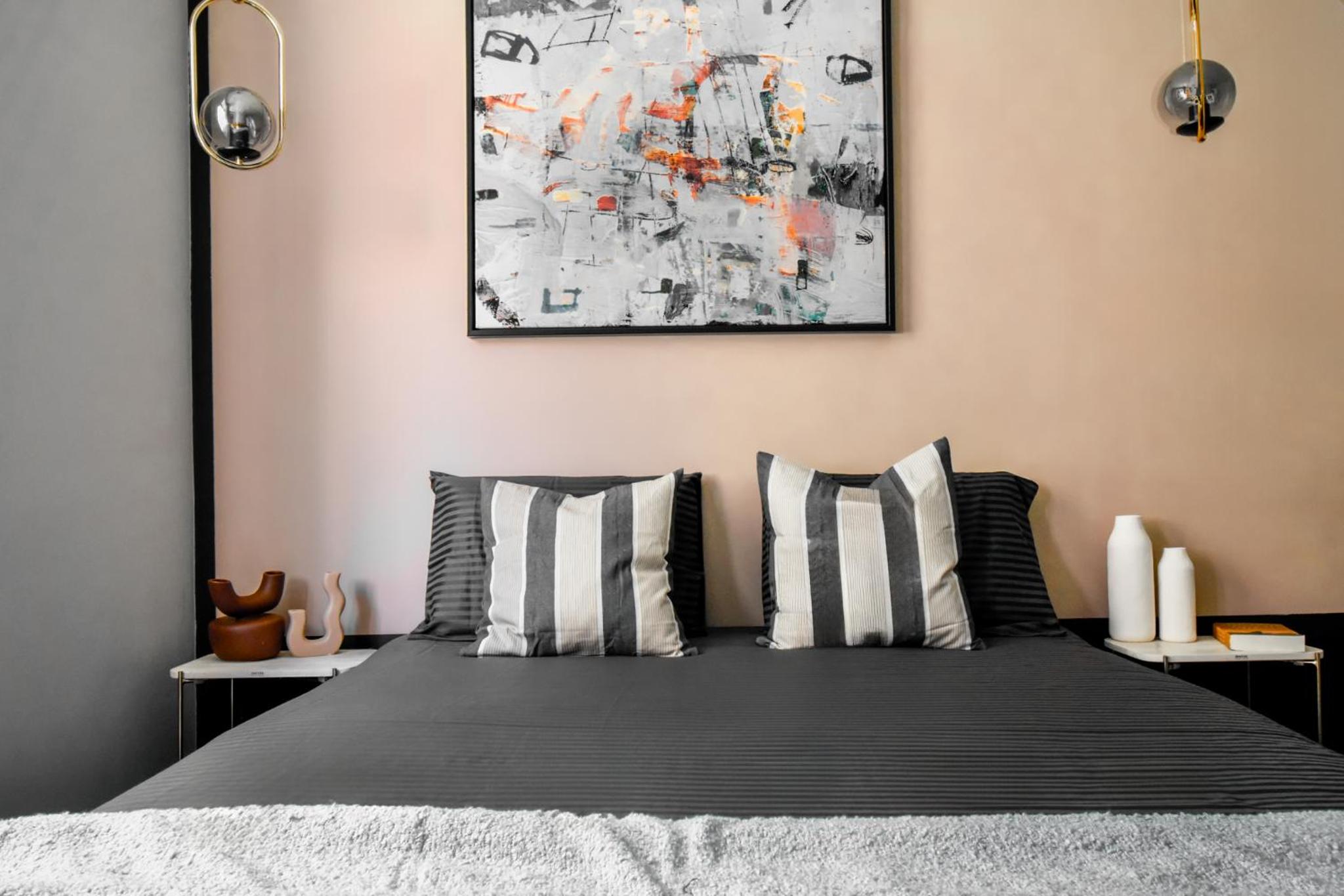 Duplex - Main Street Area - AC - Netflix - Desk