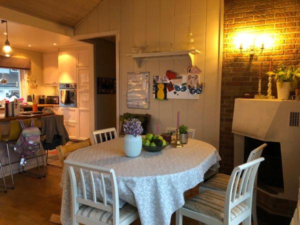 Idyllic house&garden, urban&quiet area, free car parking view 2