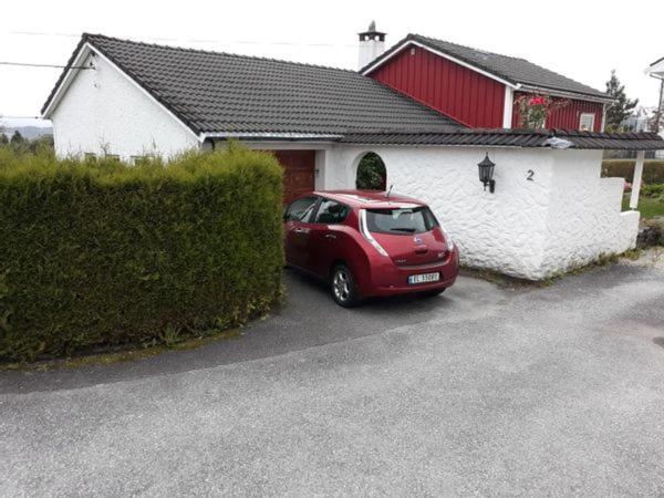 Idyllic house&garden, urban&quiet area, free car parking view 5