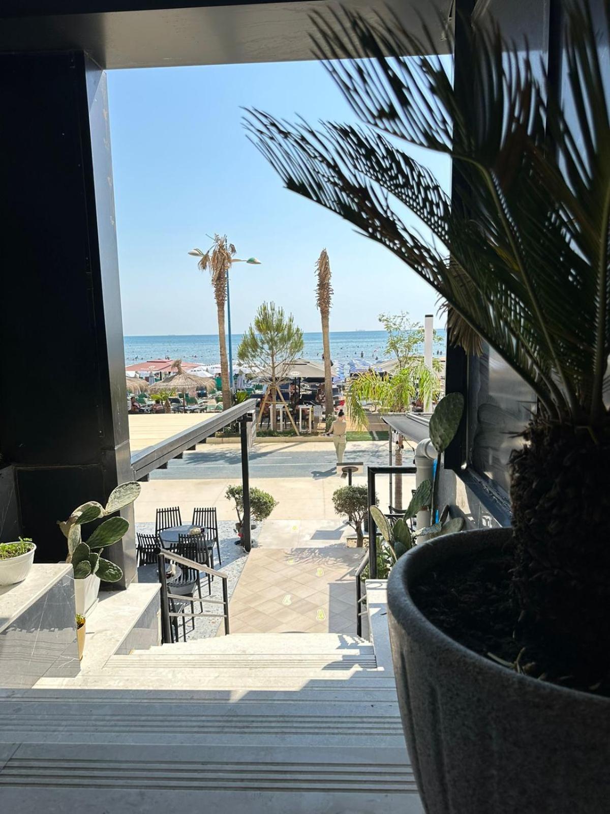 Sea view apartment on the beach