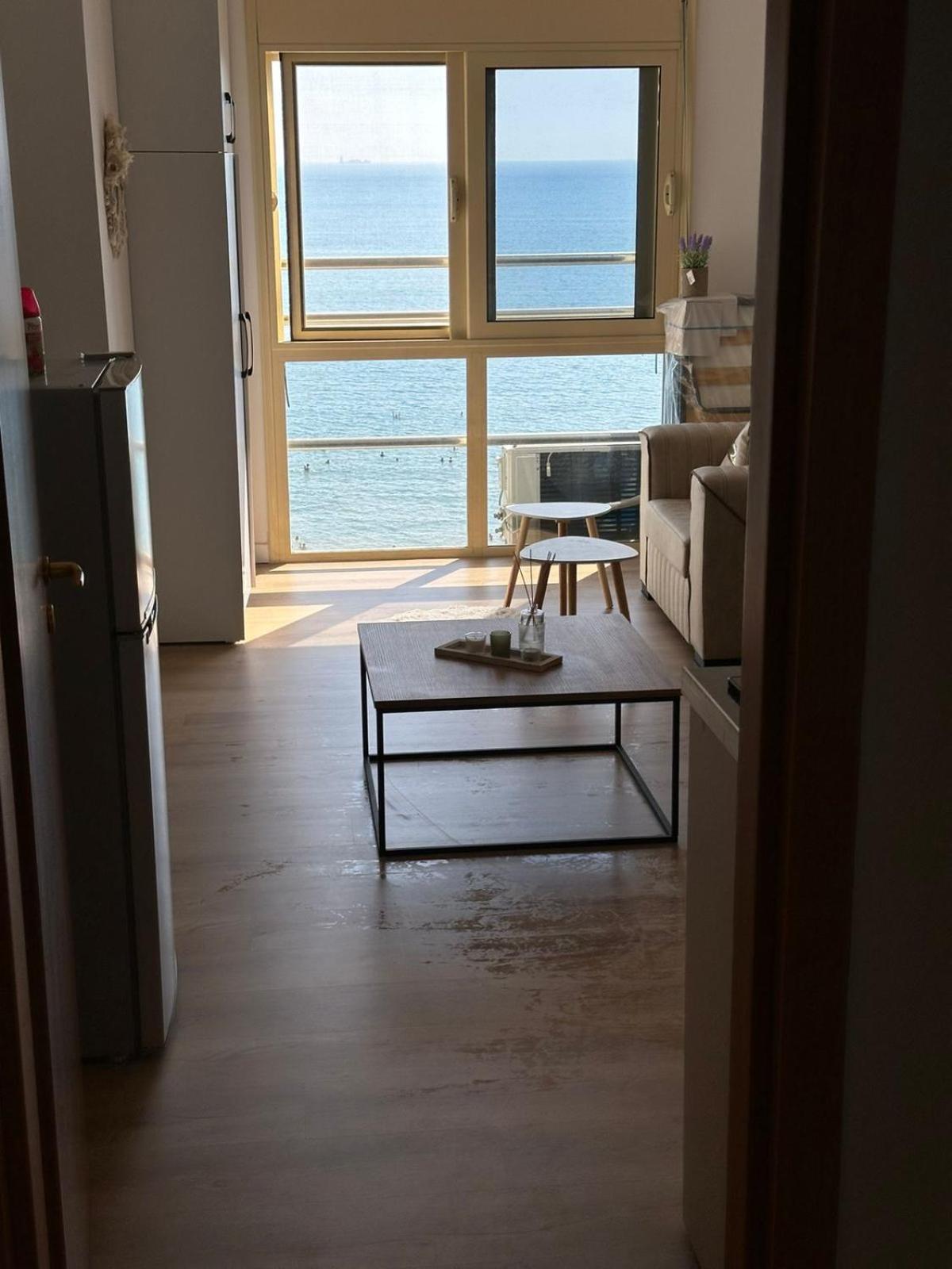Sea view apartment on the beach