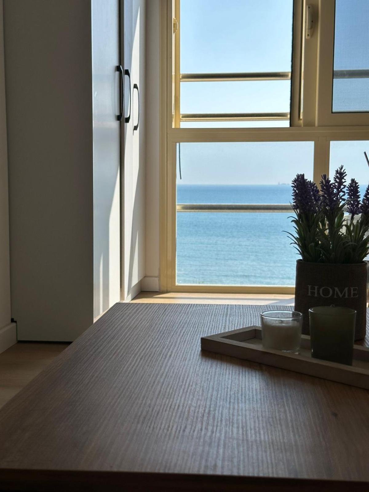 Sea view apartment on the beach