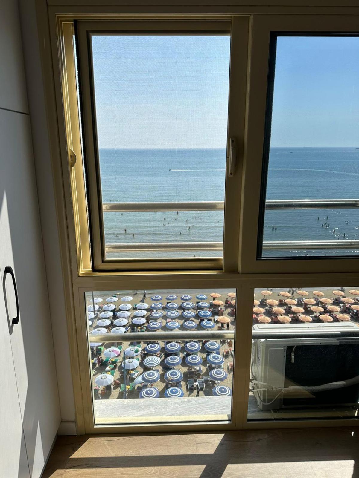 Sea view apartment on the beach