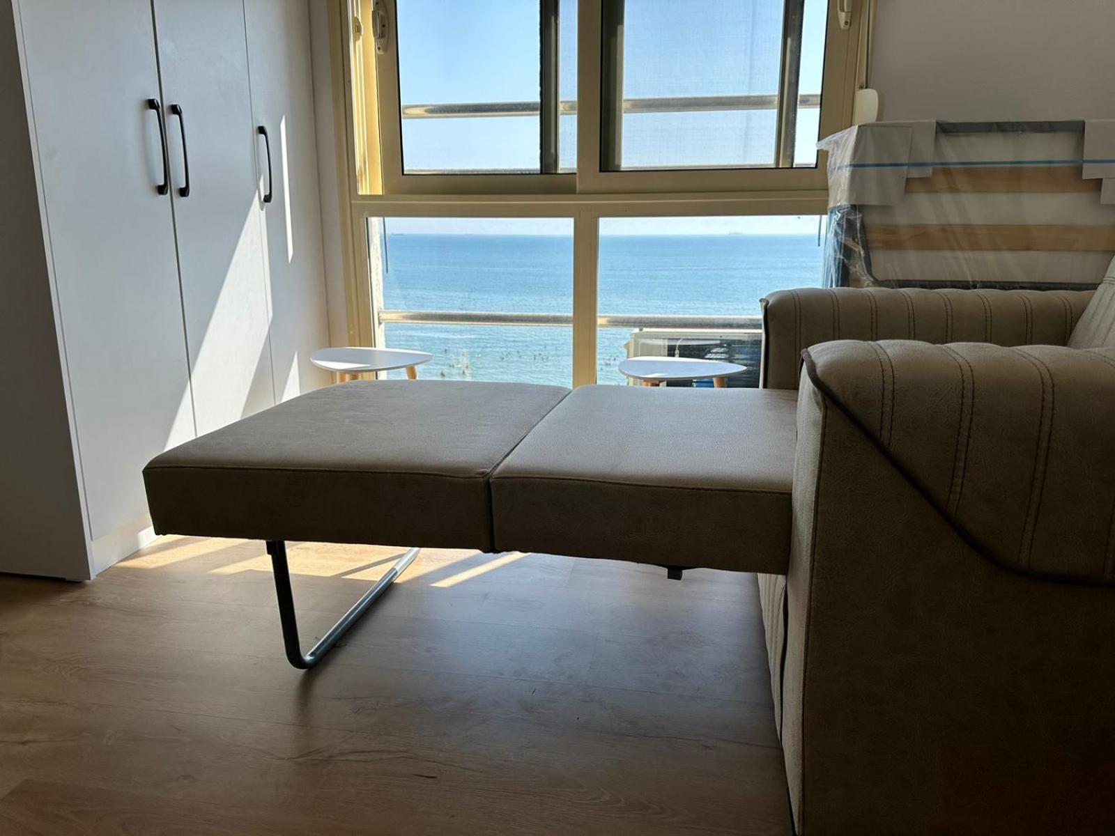 Sea view apartment on the beach