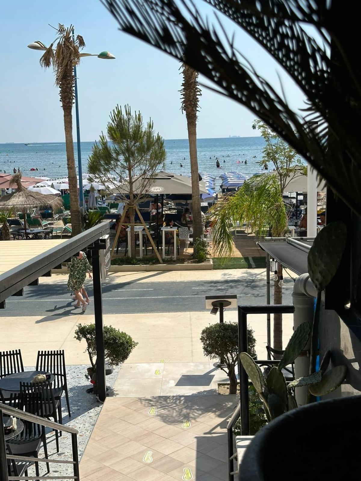 Sea view apartment on the beach
