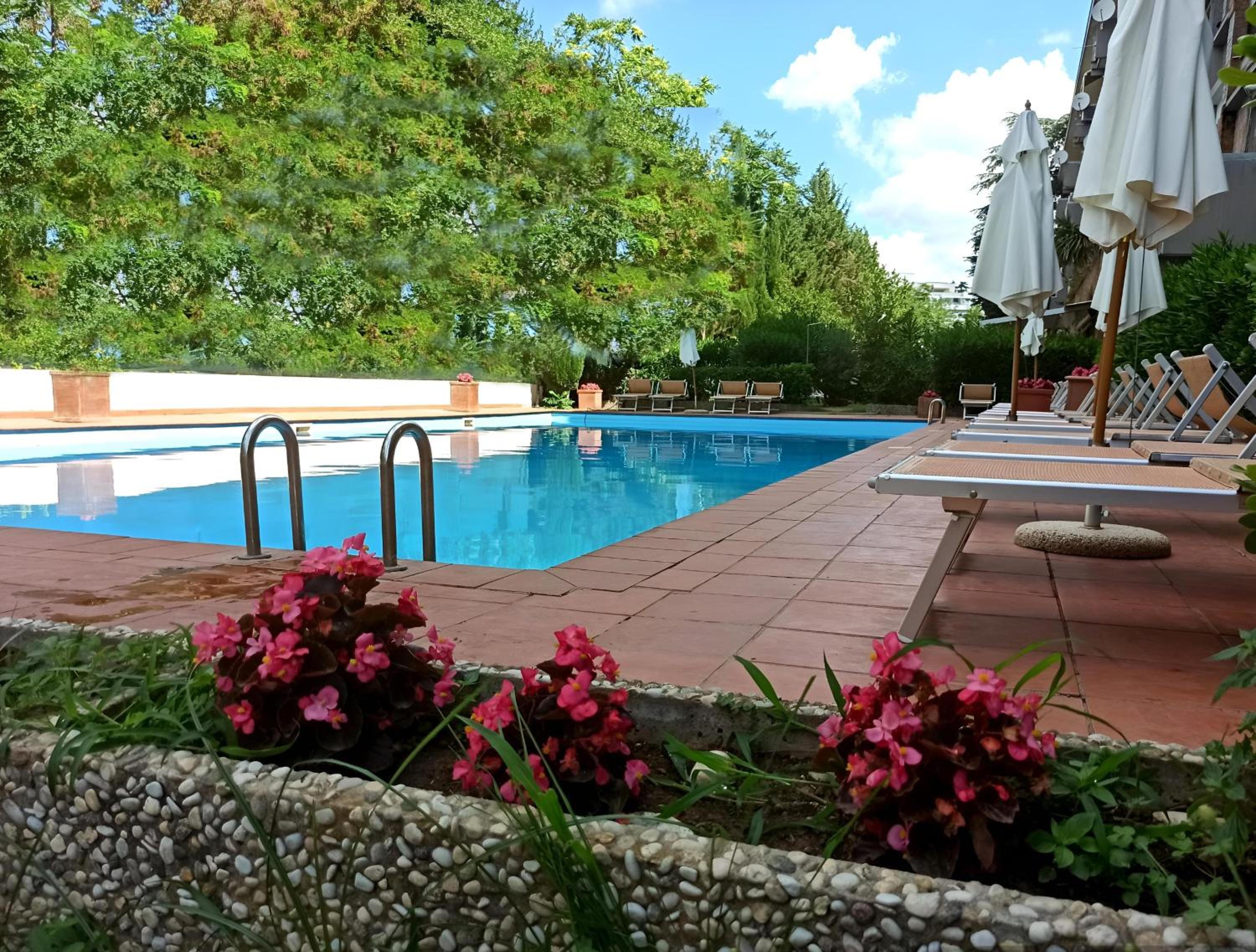 Aurelia Antica Terrace Apt free pool and parking