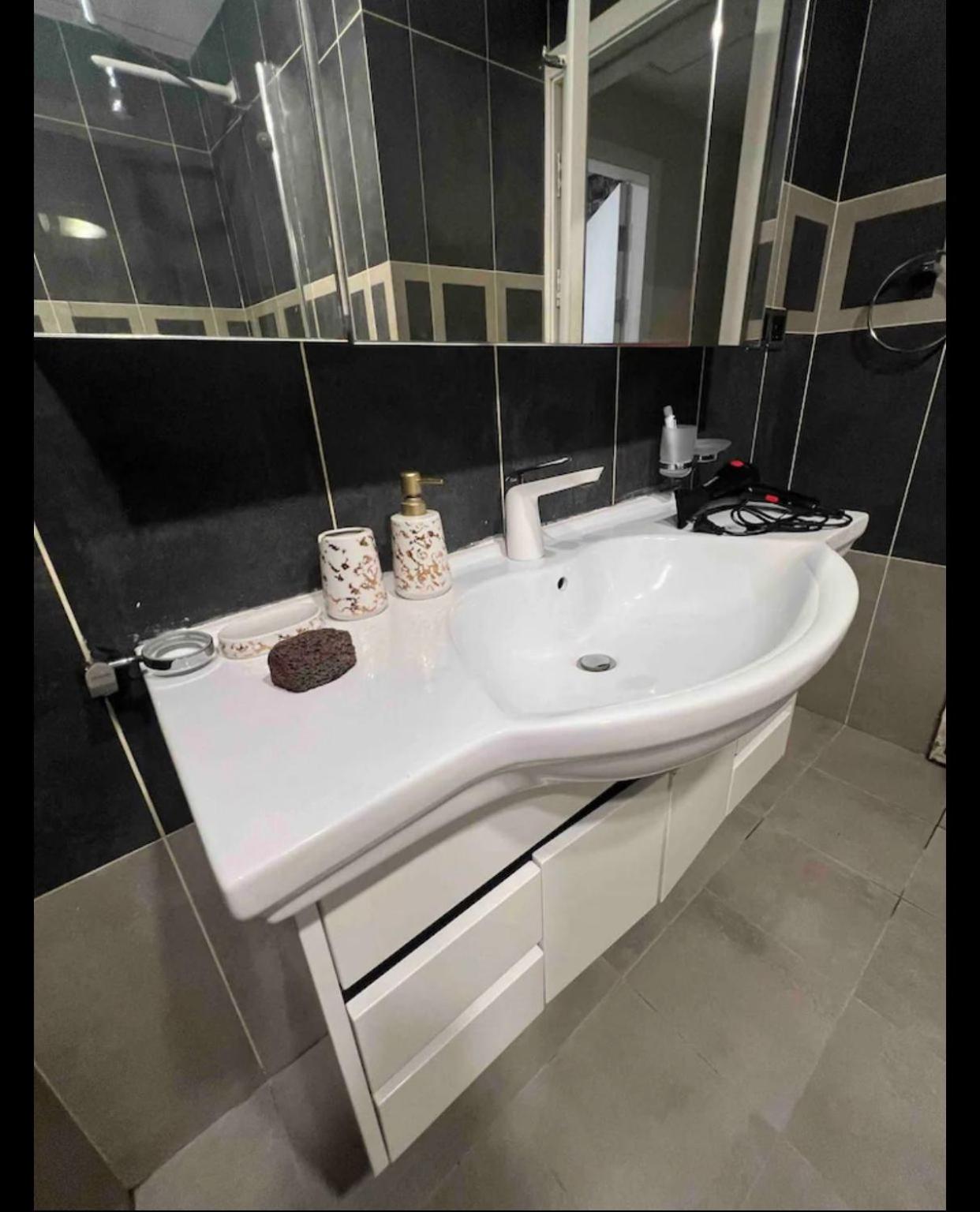 Lavish one bed room in Centaurus