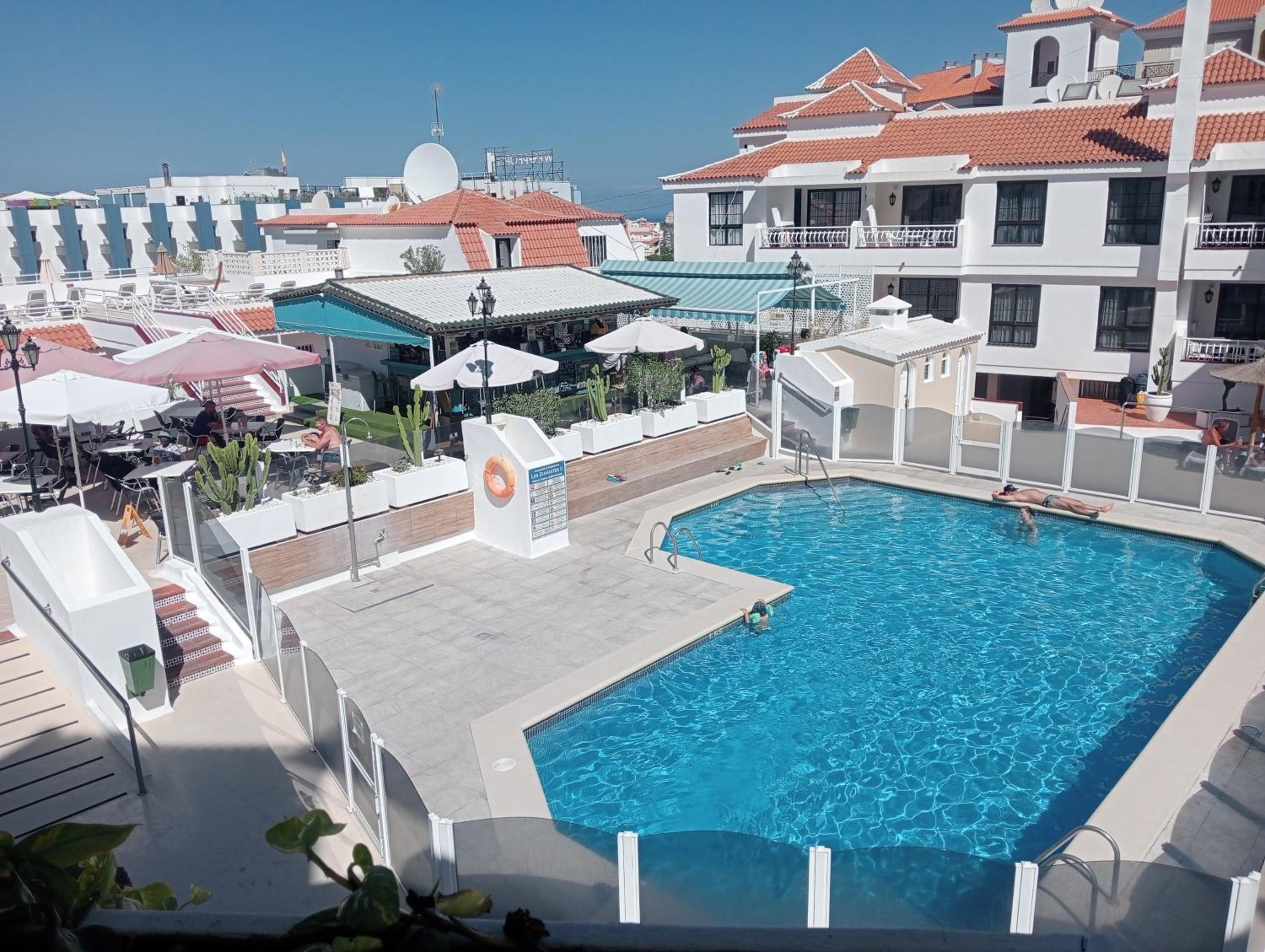 Greatly located apartment with heated pool, Los Cristianos