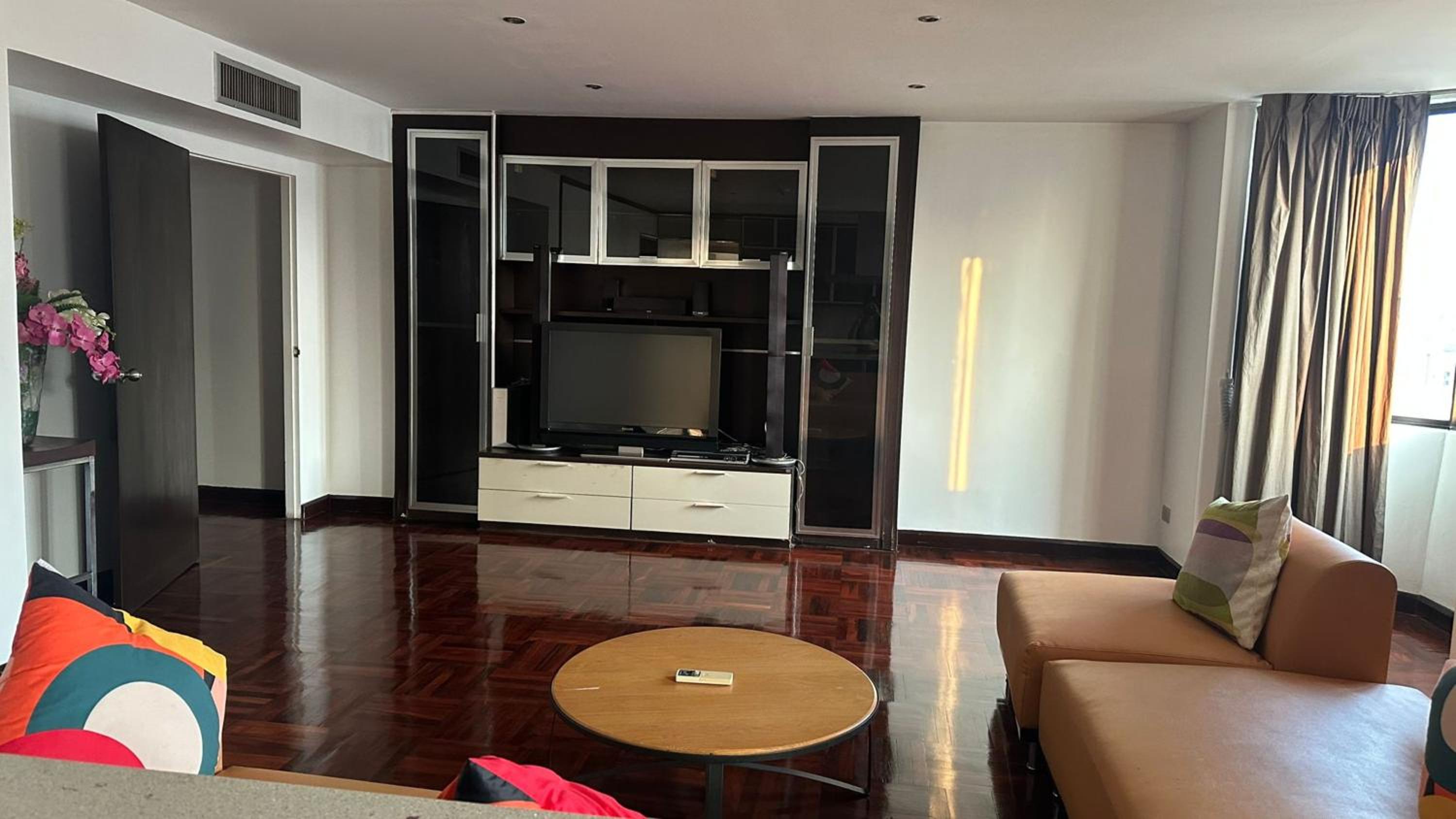 Affordable Serviced Apartment Nana - Omni Tower Sukhumvit location