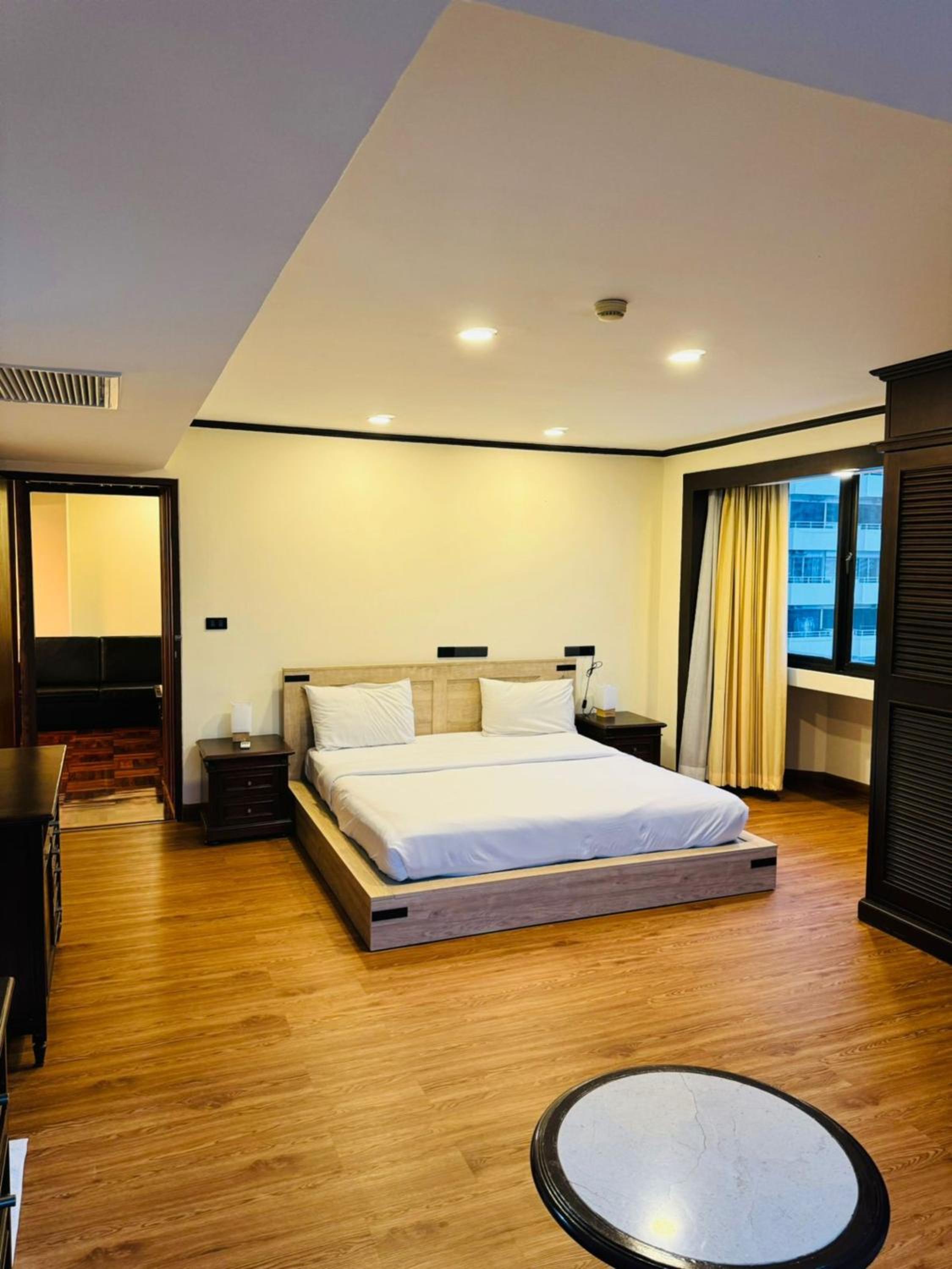 Affordable Serviced Apartment Nana - Omni Tower Sukhumvit location