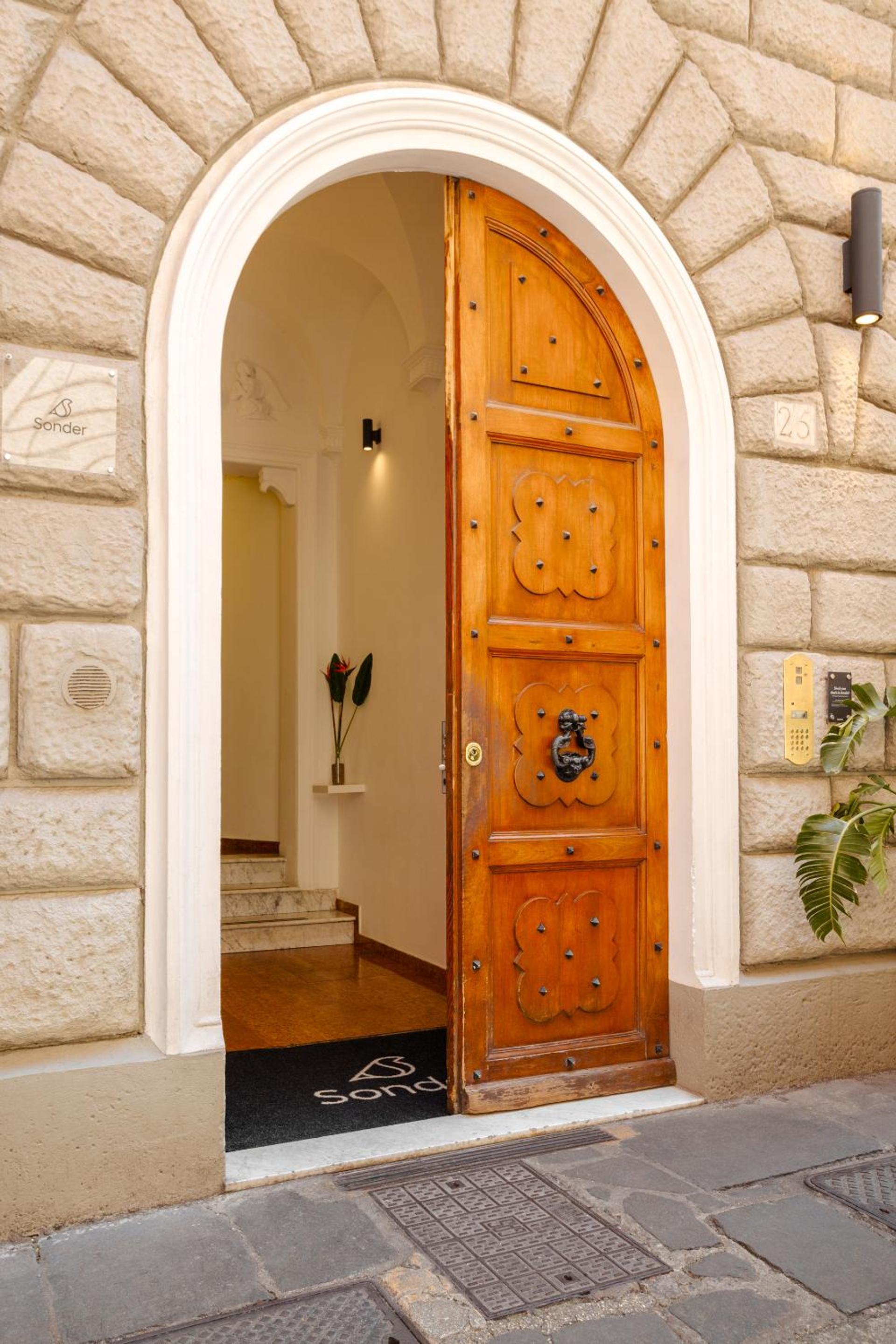 Hotel Sonder Fontana Di Trevi - Image 1