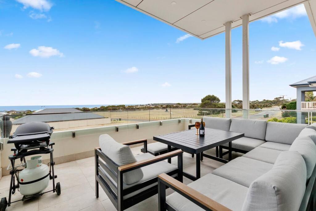 Sunnyside Sellicks Beach Family friendly oasis Sleeps 12 with Sea Views