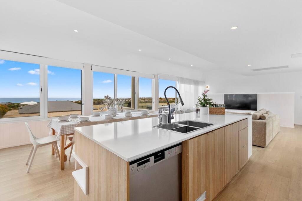 Sunnyside Sellicks Beach Family friendly oasis Sleeps 12 with Sea Views