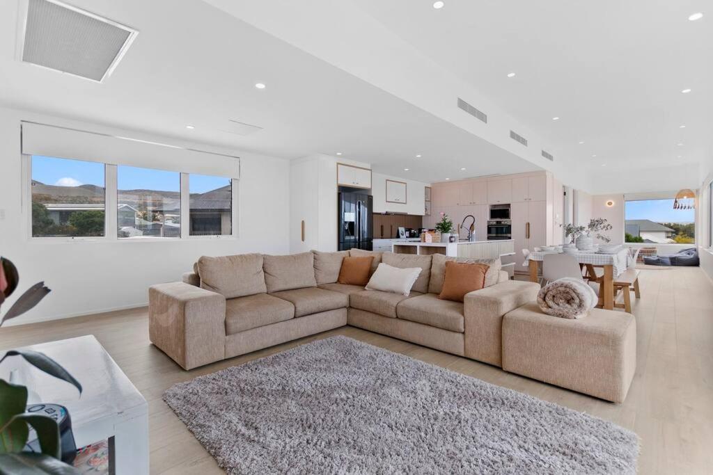 Sunnyside Sellicks Beach Family friendly oasis Sleeps 12 with Sea Views