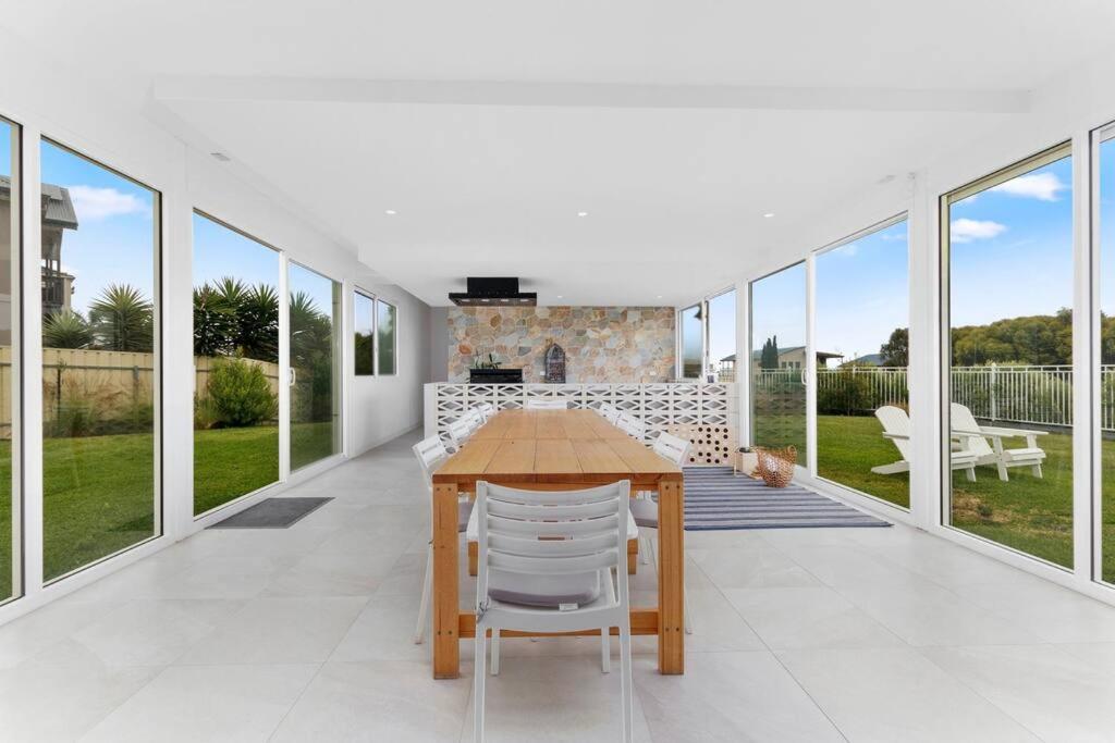 Sunnyside Sellicks Beach Family friendly oasis Sleeps 12 with Sea Views