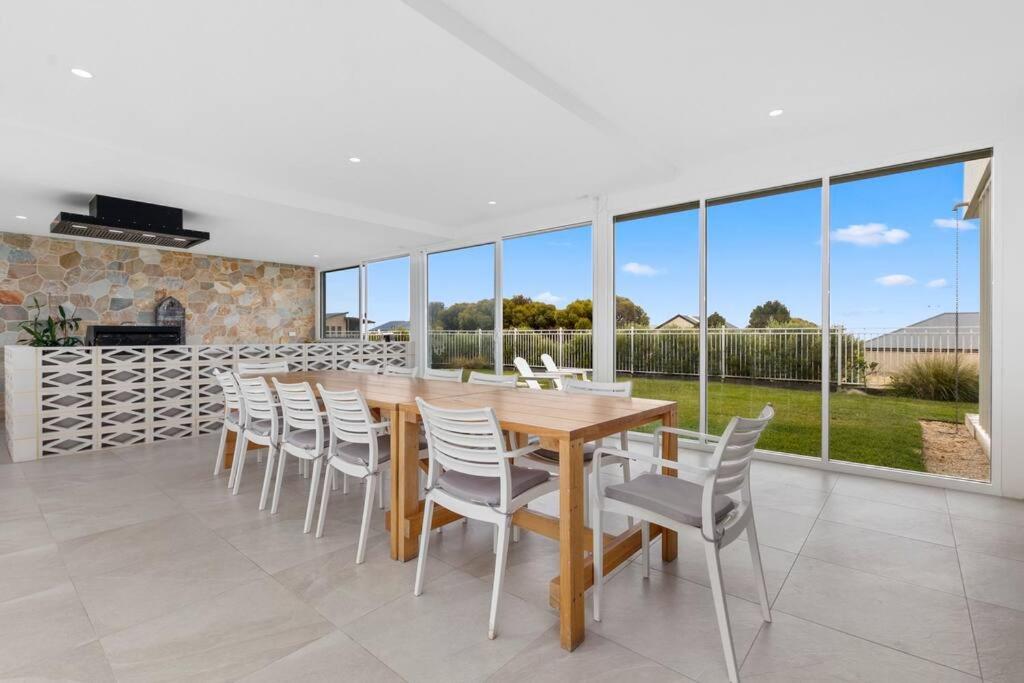 Sunnyside Sellicks Beach Family friendly oasis Sleeps 12 with Sea Views