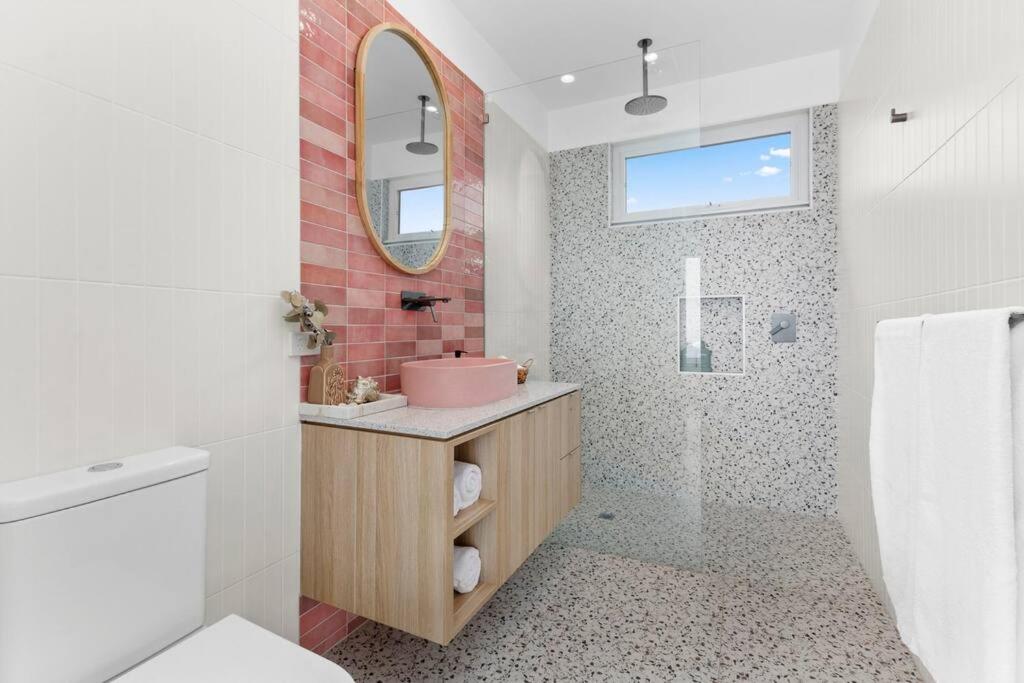 Sunnyside Sellicks Beach Family friendly oasis Sleeps 12 with Sea Views