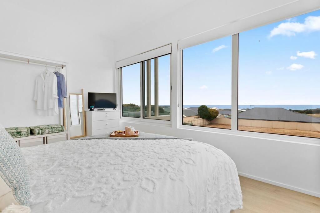 Sunnyside Sellicks Beach Family friendly oasis Sleeps 12 with Sea Views