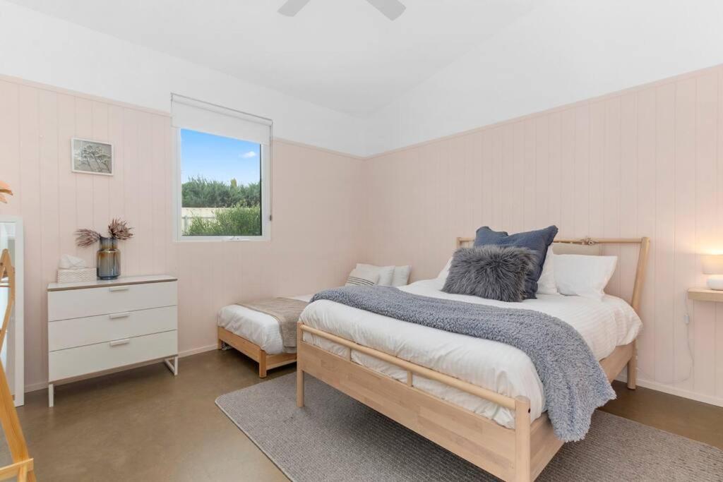 Sunnyside Sellicks Beach Family friendly oasis Sleeps 12 with Sea Views