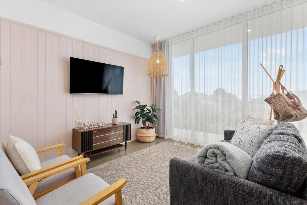 Sunnyside Sellicks Beach Family friendly oasis Sleeps 12 with Sea Views