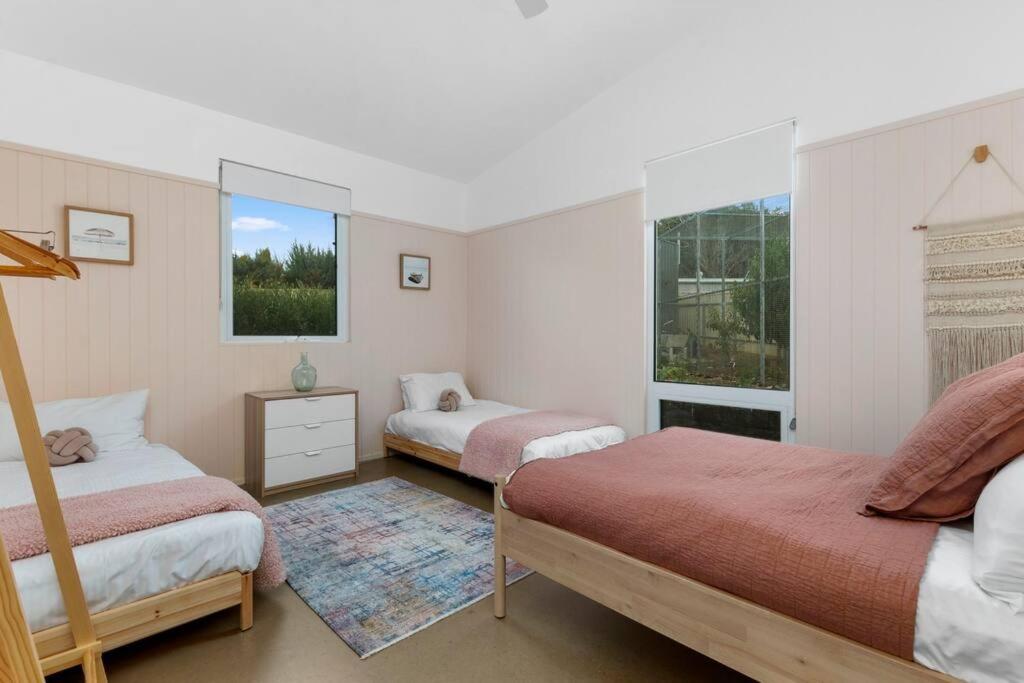Sunnyside Sellicks Beach Family friendly oasis Sleeps 12 with Sea Views