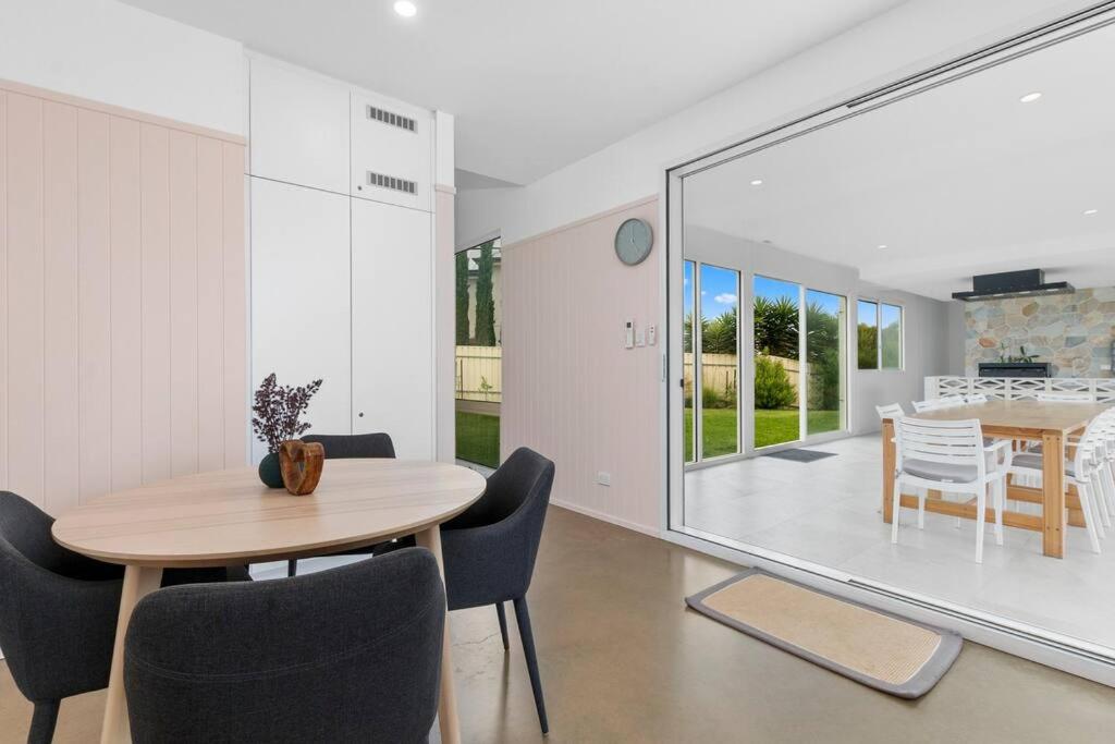 Sunnyside Sellicks Beach Family friendly oasis Sleeps 12 with Sea Views