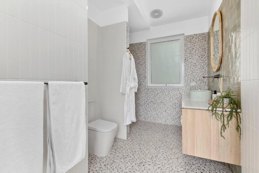 Sunnyside Sellicks Beach Family friendly oasis Sleeps 12 with Sea Views