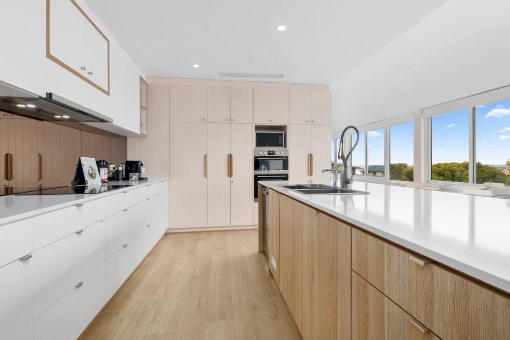 Sunnyside Sellicks Beach Family friendly oasis Sleeps 12 with Sea Views