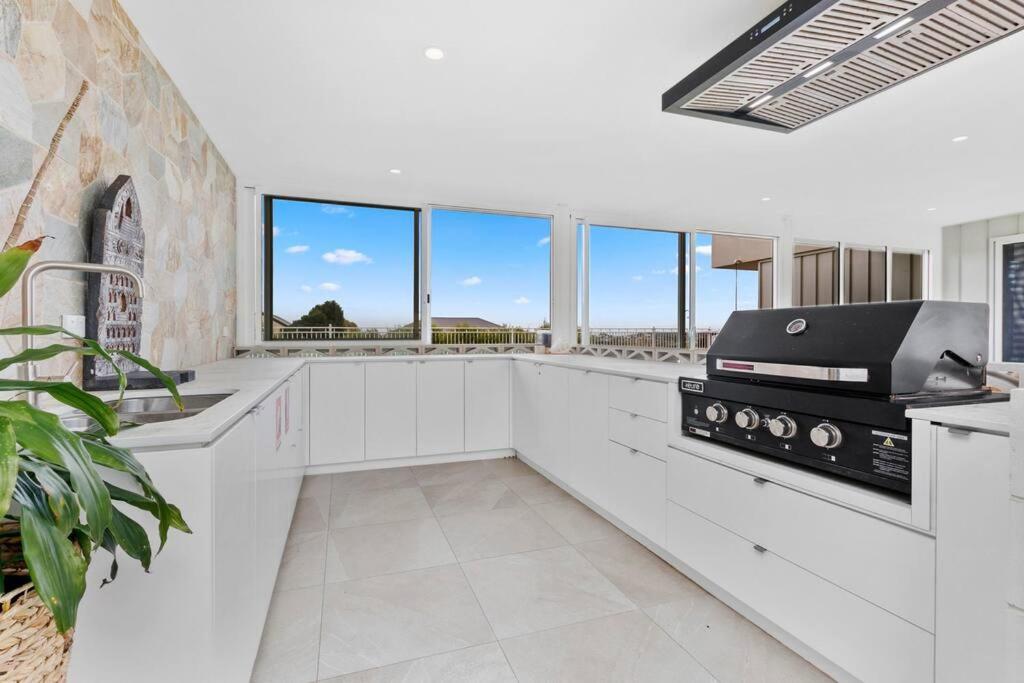 Sunnyside Sellicks Beach Family friendly oasis Sleeps 12 with Sea Views