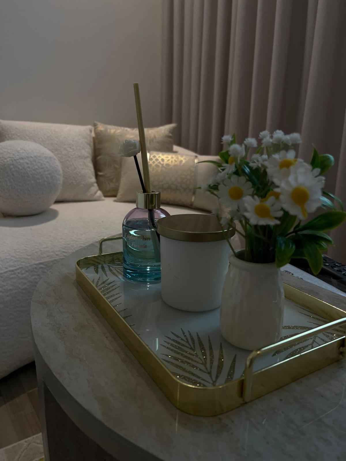 Elegant and quiet studio for smart entry