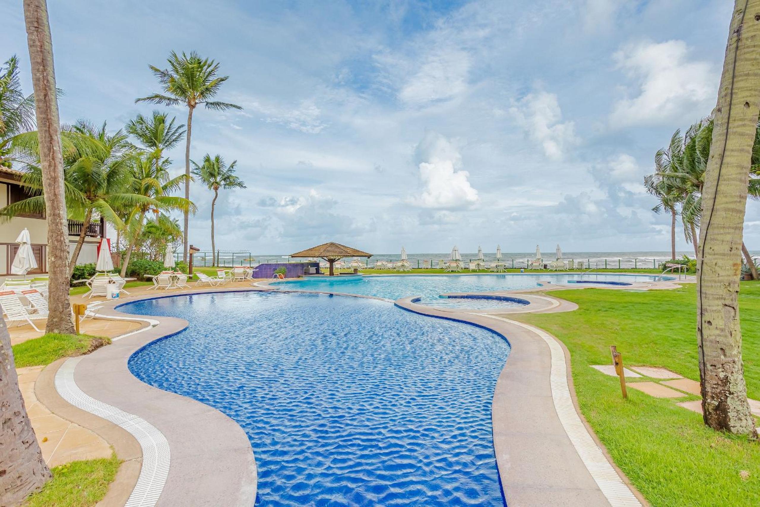PF144 Beachfront apartment with 3 suites
