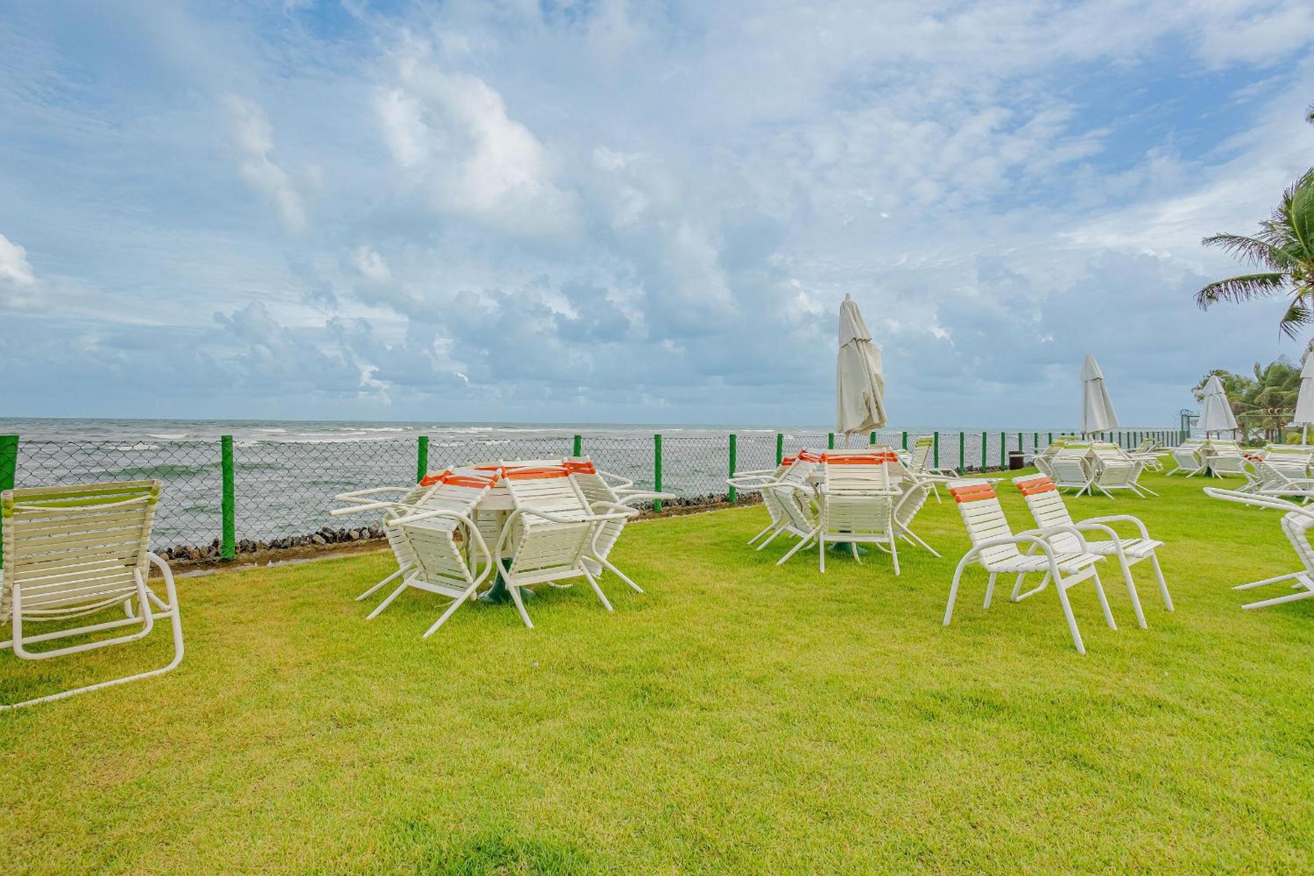 PF144 Beachfront apartment with 3 suites