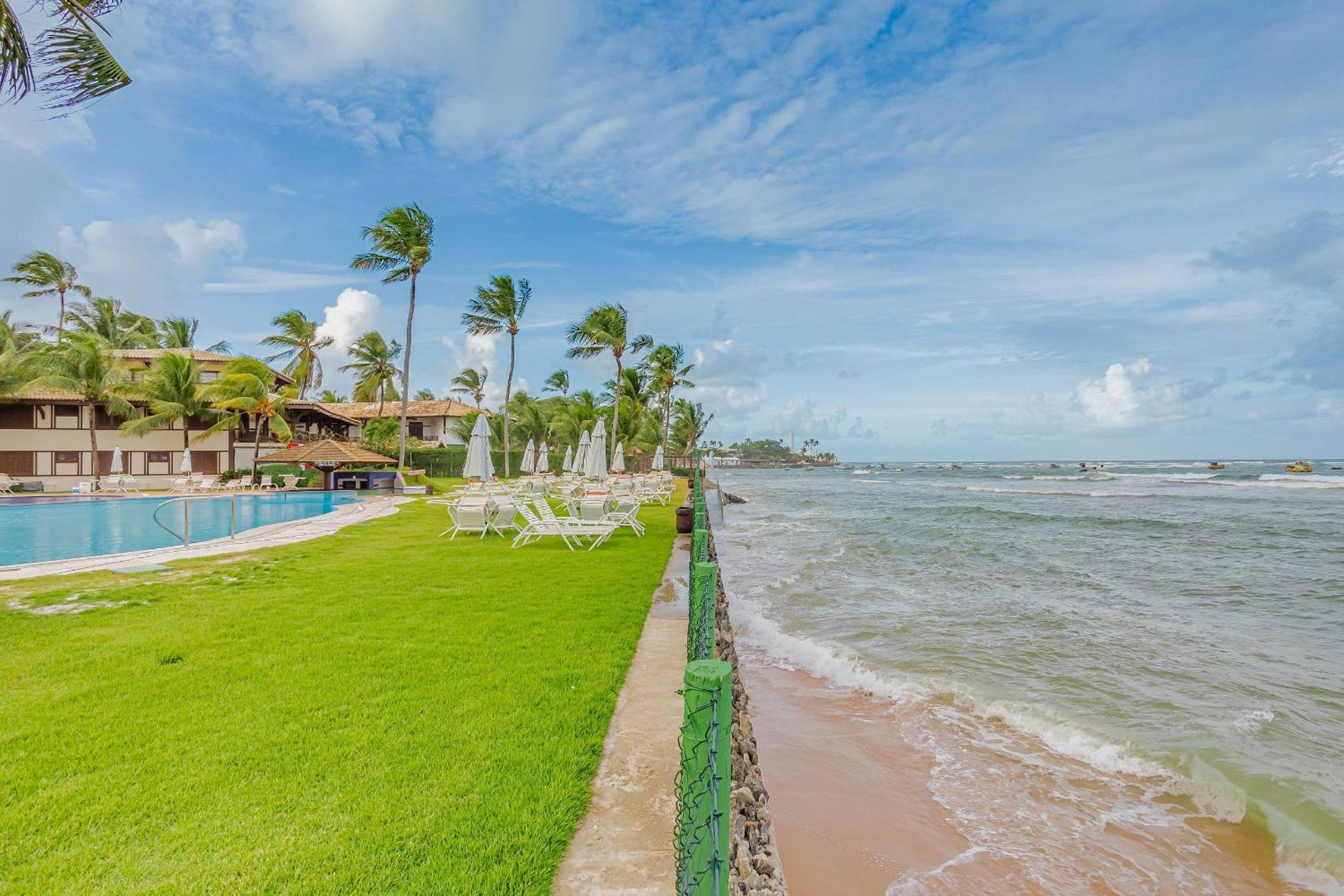 PF144 Beachfront apartment with 3 suites