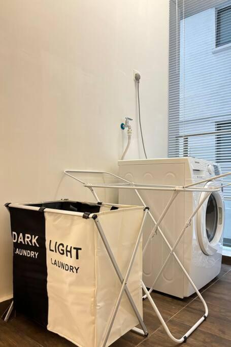 Dooga Ins-Creamyhouse Projector