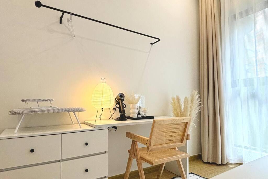 Dooga Ins-Creamyhouse Projector