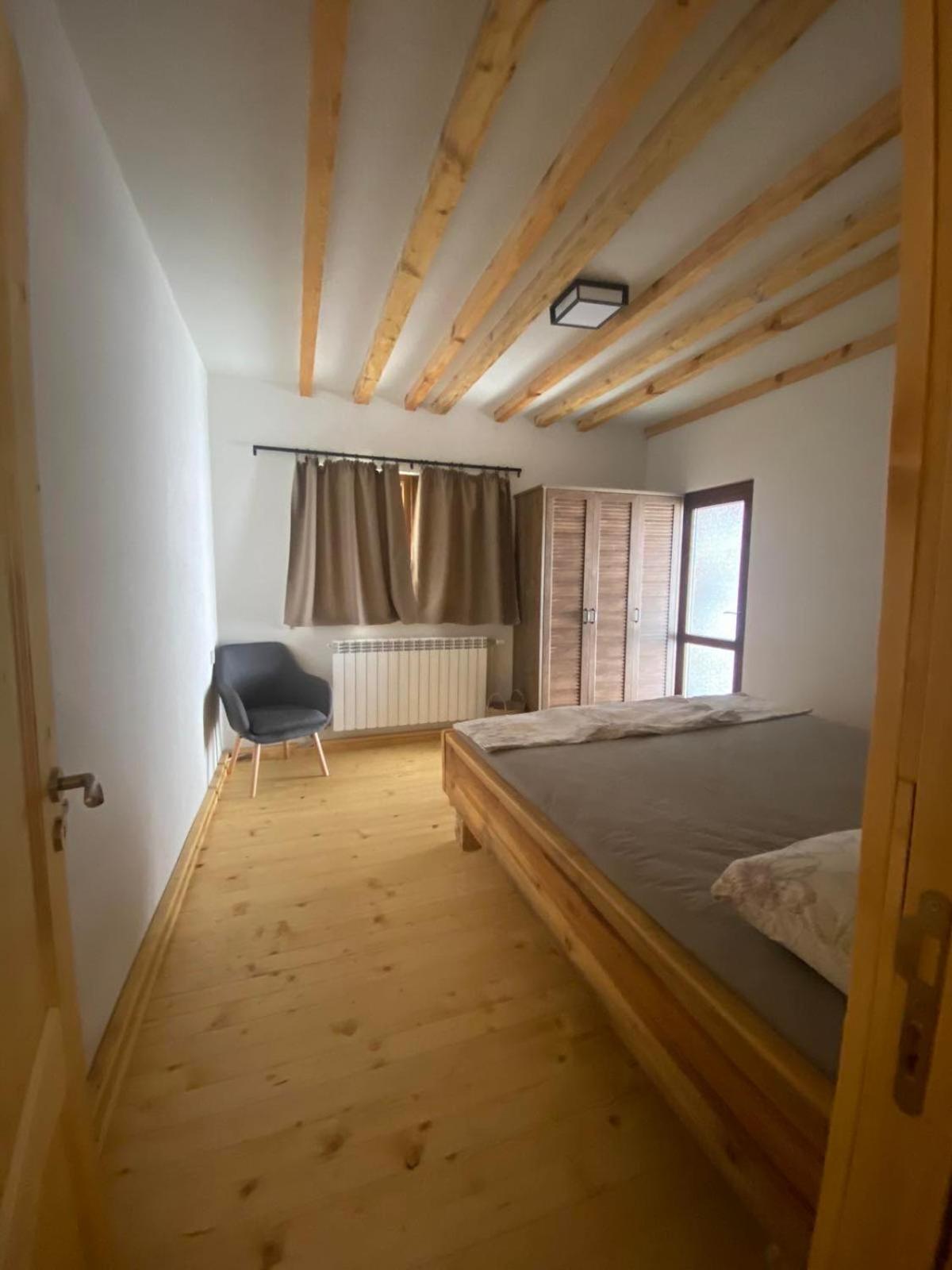 Villa Yarema Mountain Relax with Hot Jacuzzi & Sauna by BookVillaBG