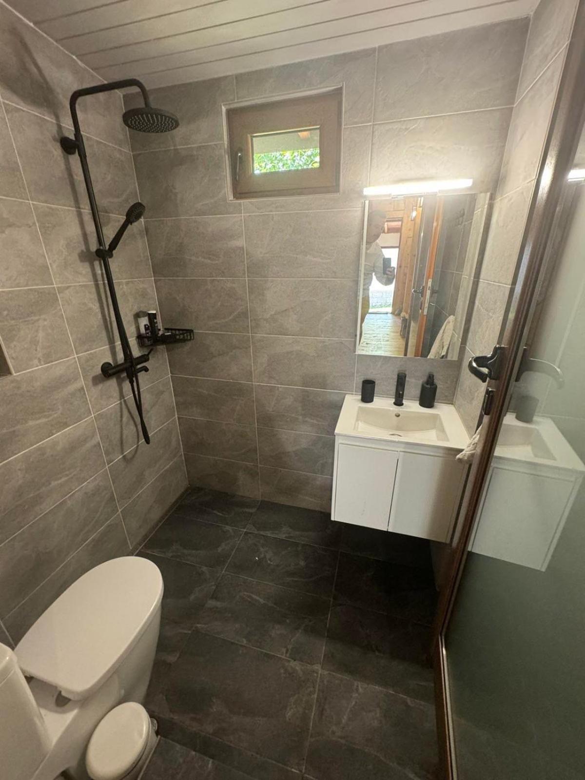 Villa Yarema Mountain Relax with Hot Jacuzzi & Sauna by BookVillaBG