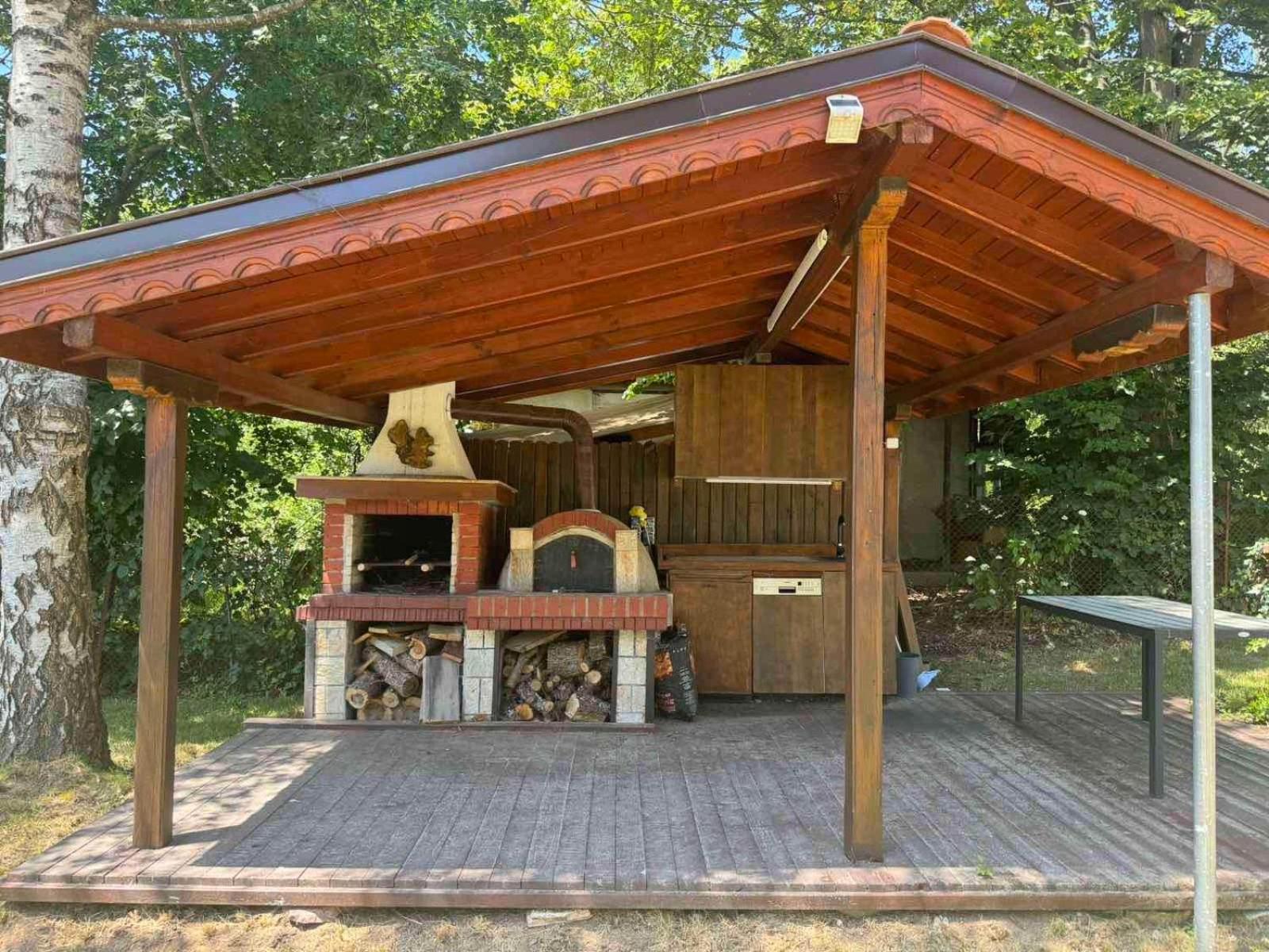 Villa Yarema Mountain Relax with Hot Jacuzzi & Sauna by BookVillaBG