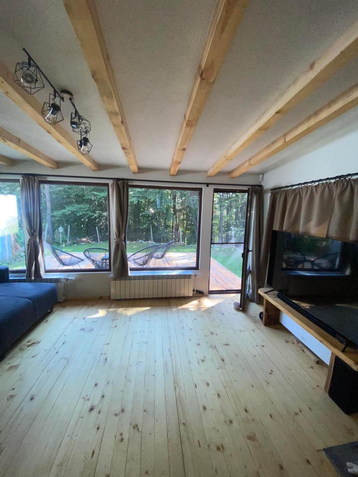 Villa Yarema Mountain Relax with Hot Jacuzzi & Sauna by BookVillaBG