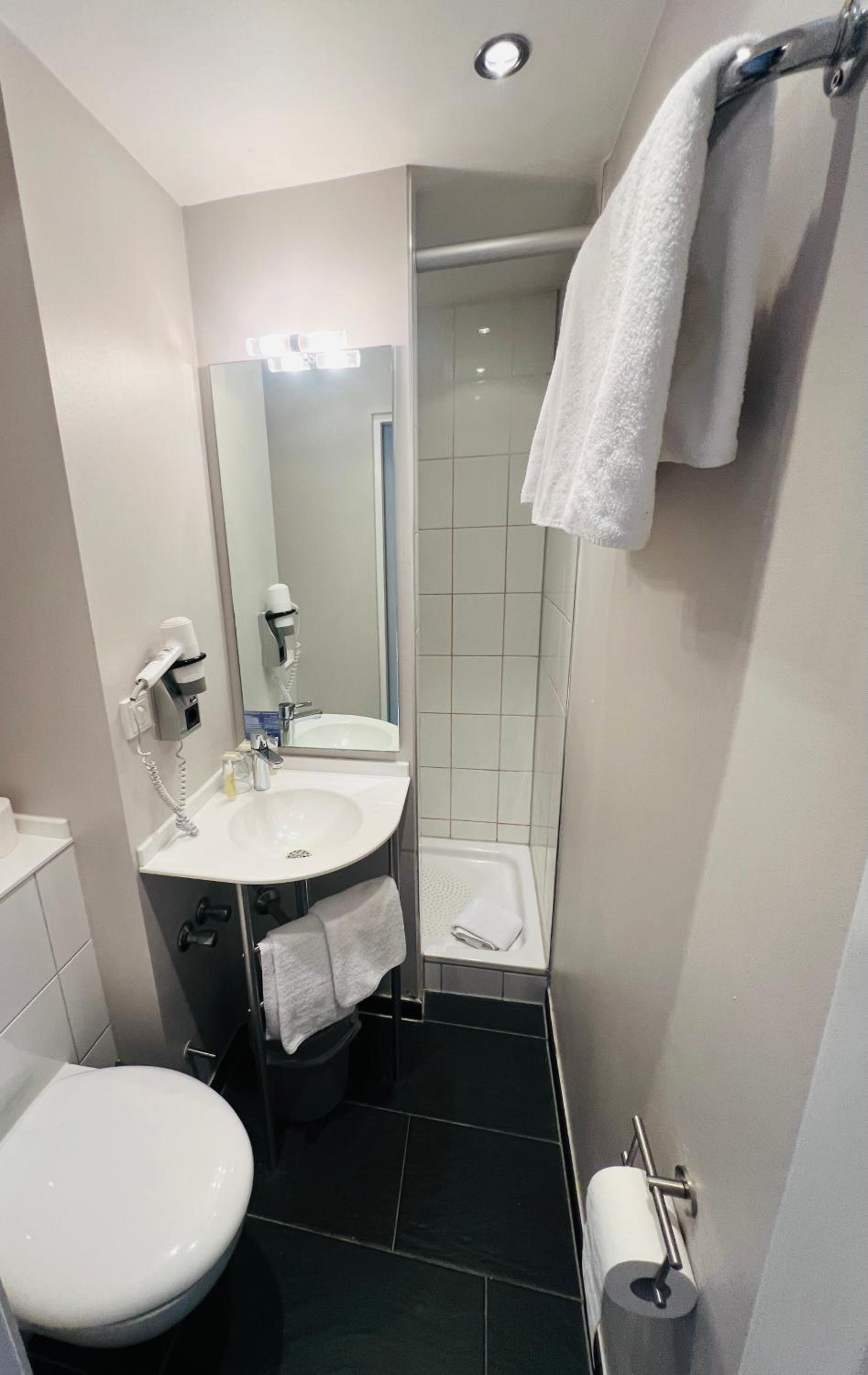 Admiral Hotel - Property Image 3