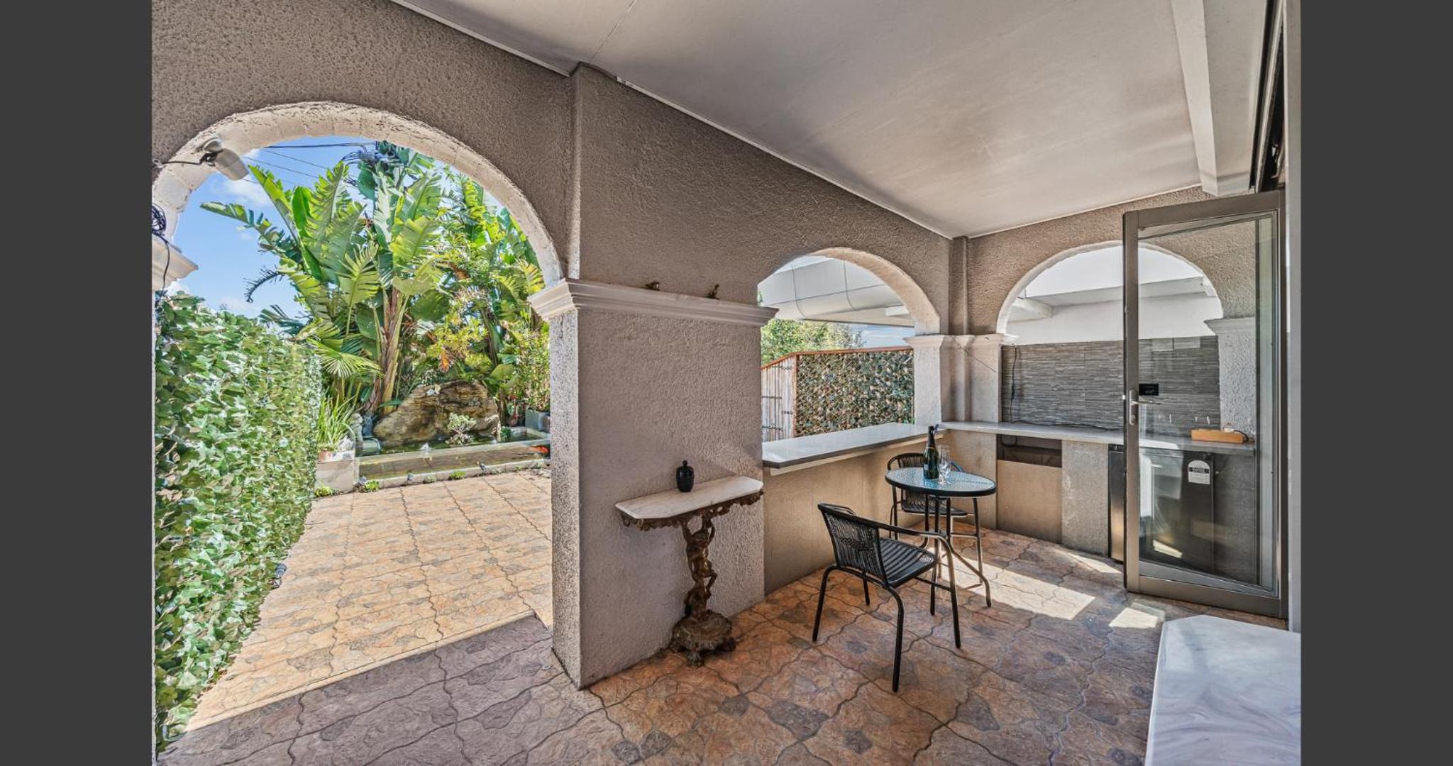 Luxury Beachfront Apartment in Sandringham