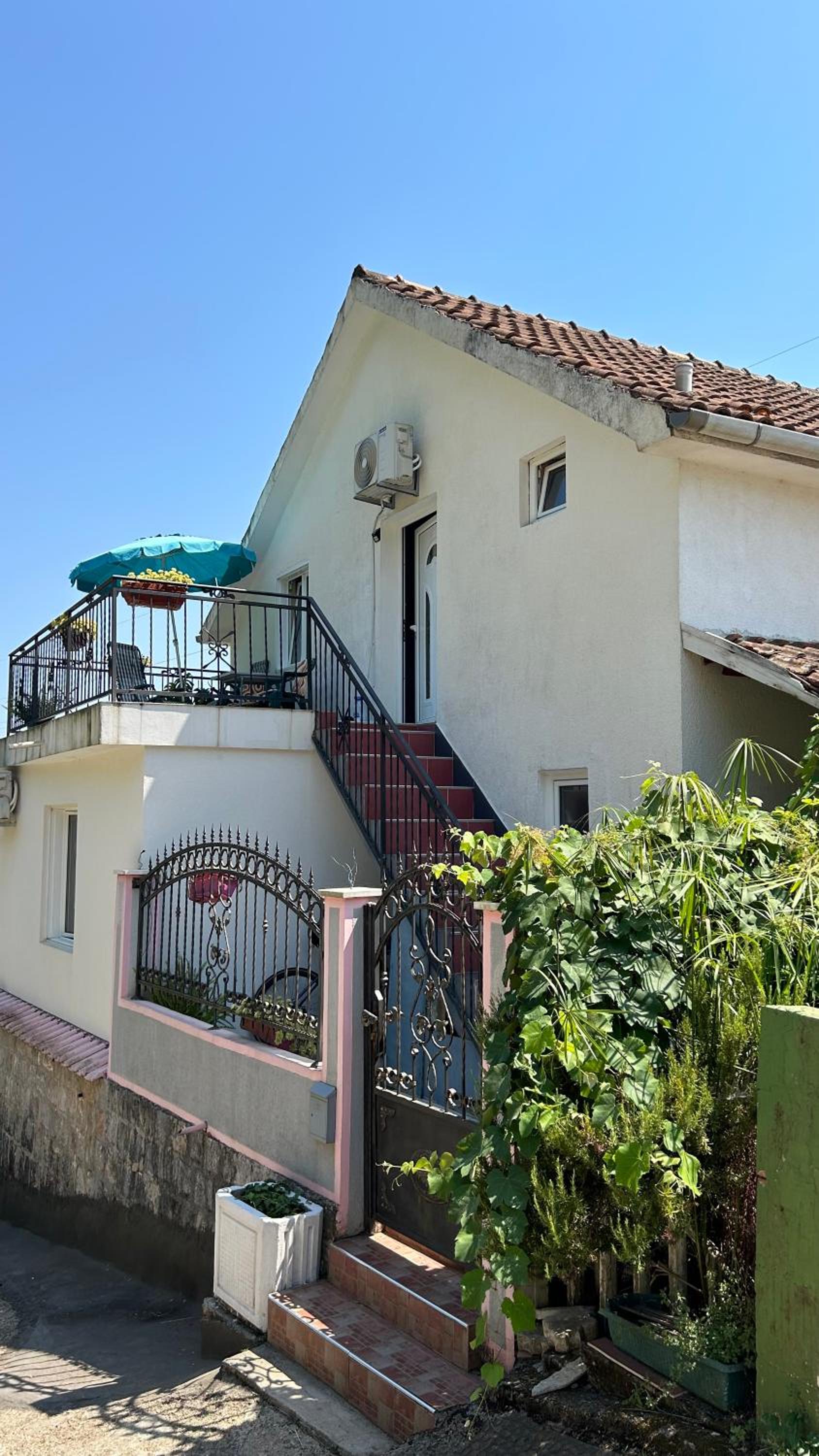 Cosy Apartment Sea View in Kumbor