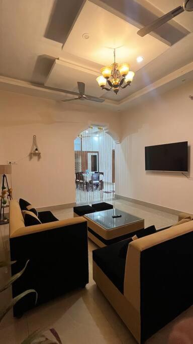 2BHK Entire Home in Rishikesh Whispering Bird