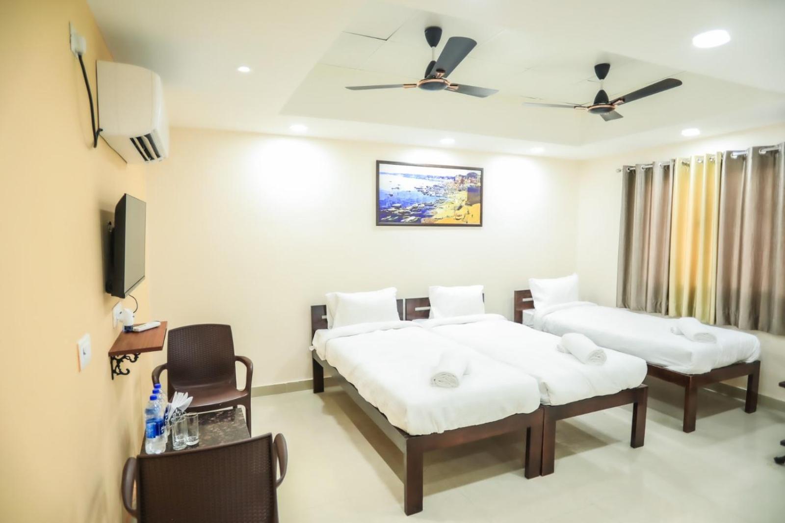 Pretty Garden View Apartment 3BHK Furnished Flat near Kashi Vishwanath Temple