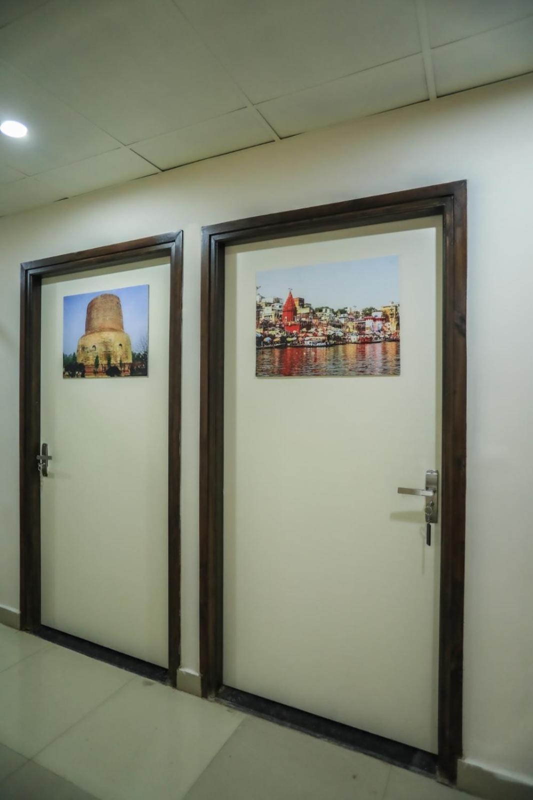 Pretty Garden View Apartment 3BHK Furnished Flat near Kashi Vishwanath Temple