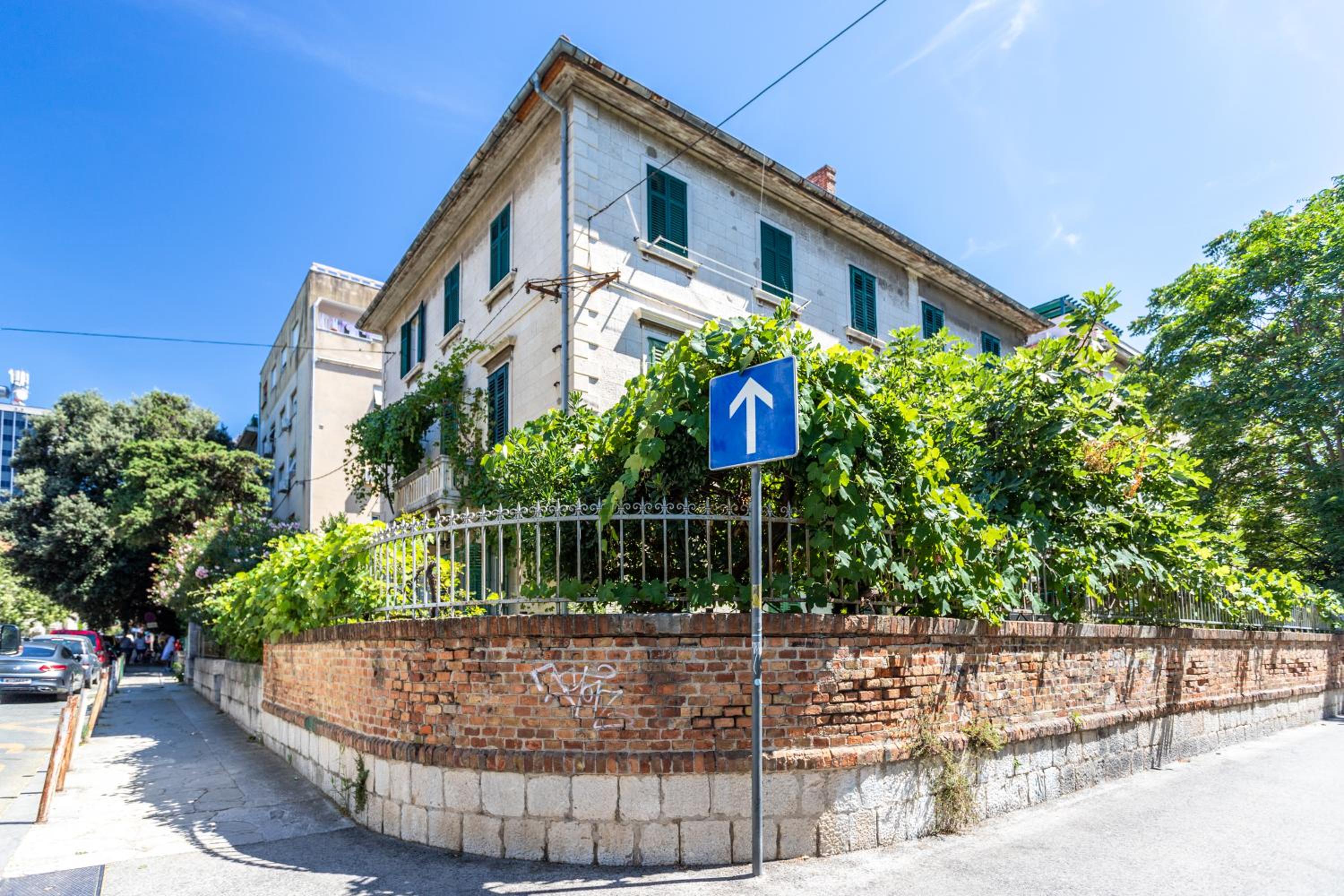 Traditional apartment Bacvice, 3 min walk to the beach