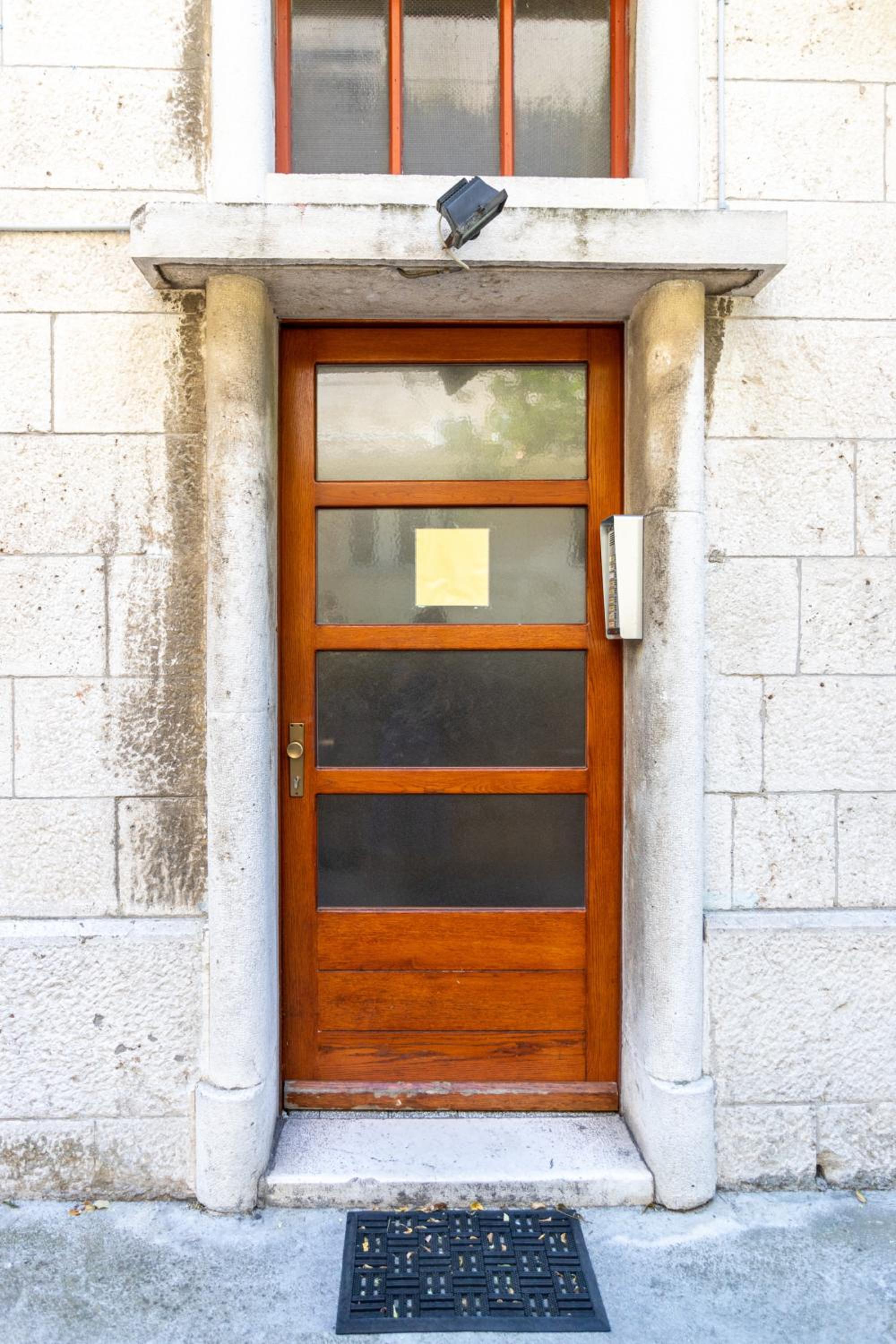 Traditional apartment Bacvice, 3 min walk to the beach