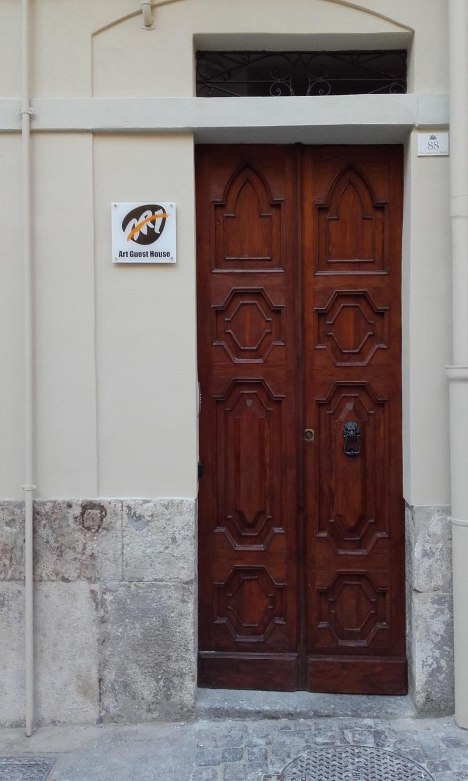 Hotel Art Guest House - Image 1