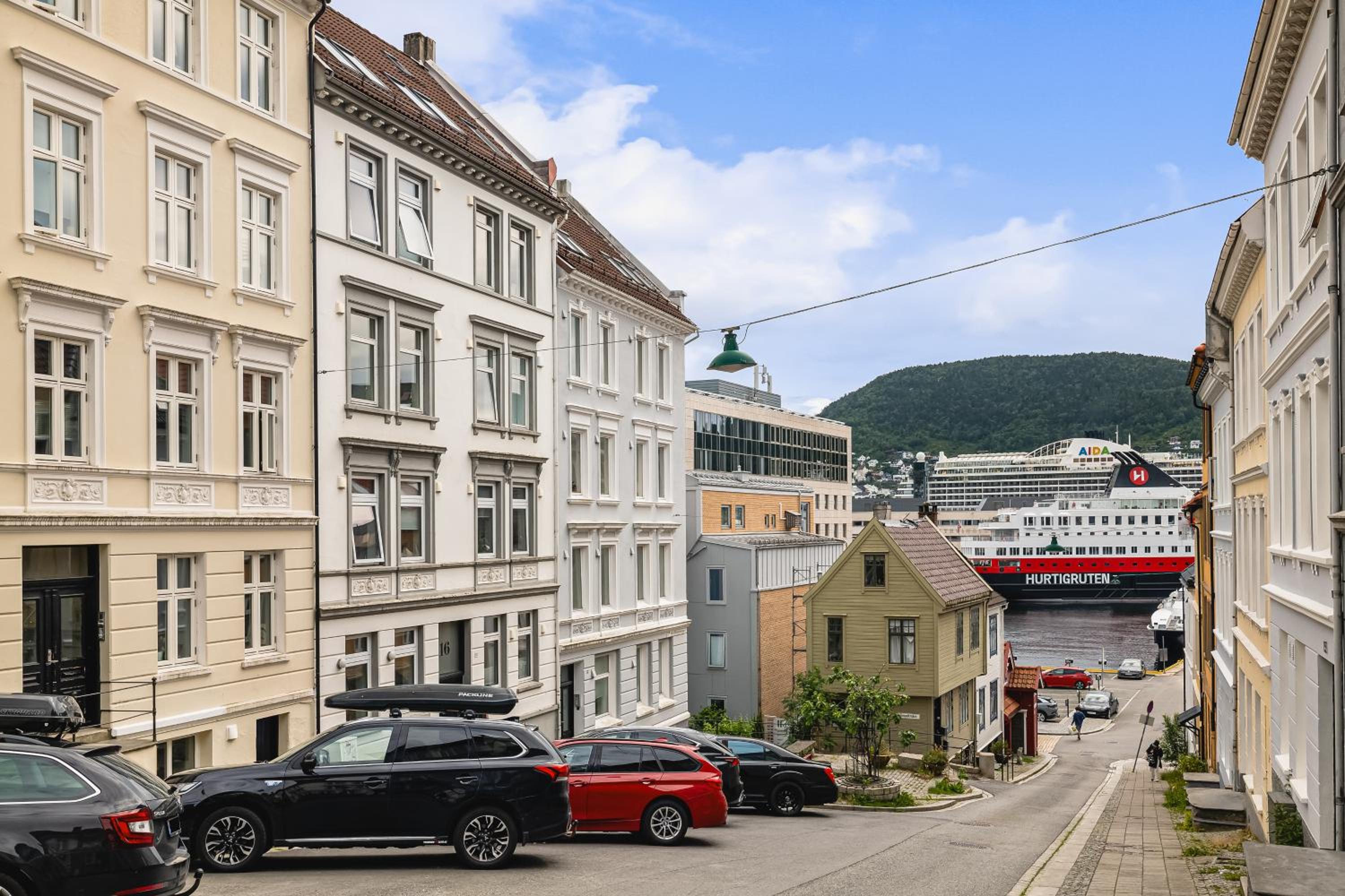 DInbnb Apartments I Optimized BnB I 300m To Marina & Easy Check-in view 4